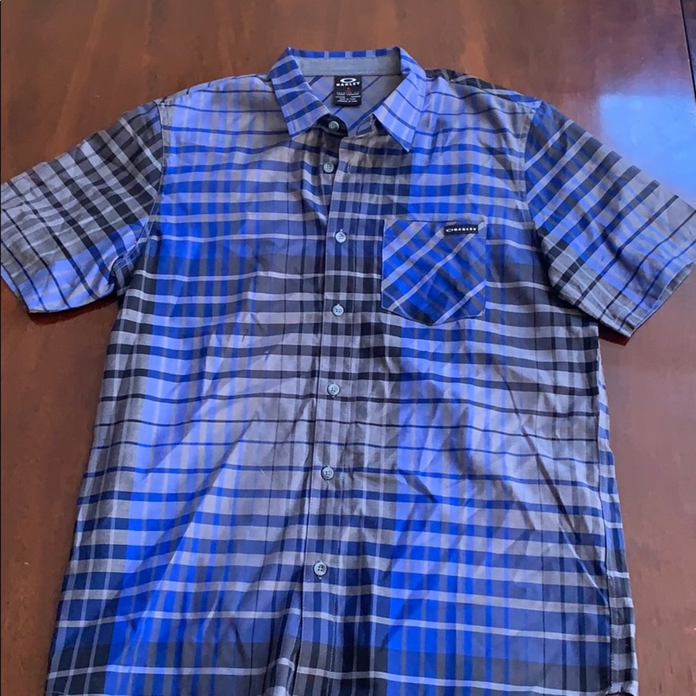 Oakley short sleeve button up t shirt